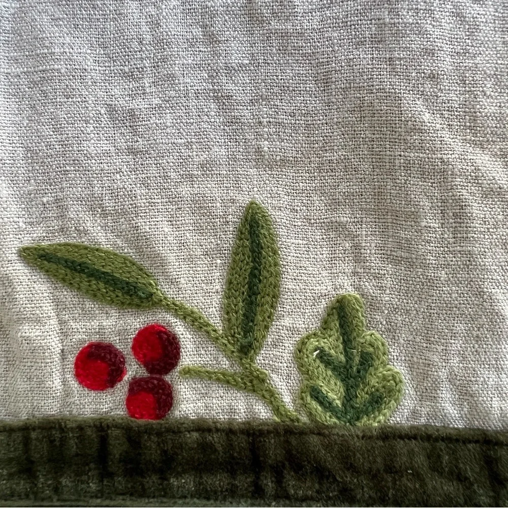 William Sonoma Linen~Green Velvet Trim & Holiday Berries 🎄 Set of 4 Placemats - Picture 4 of 10